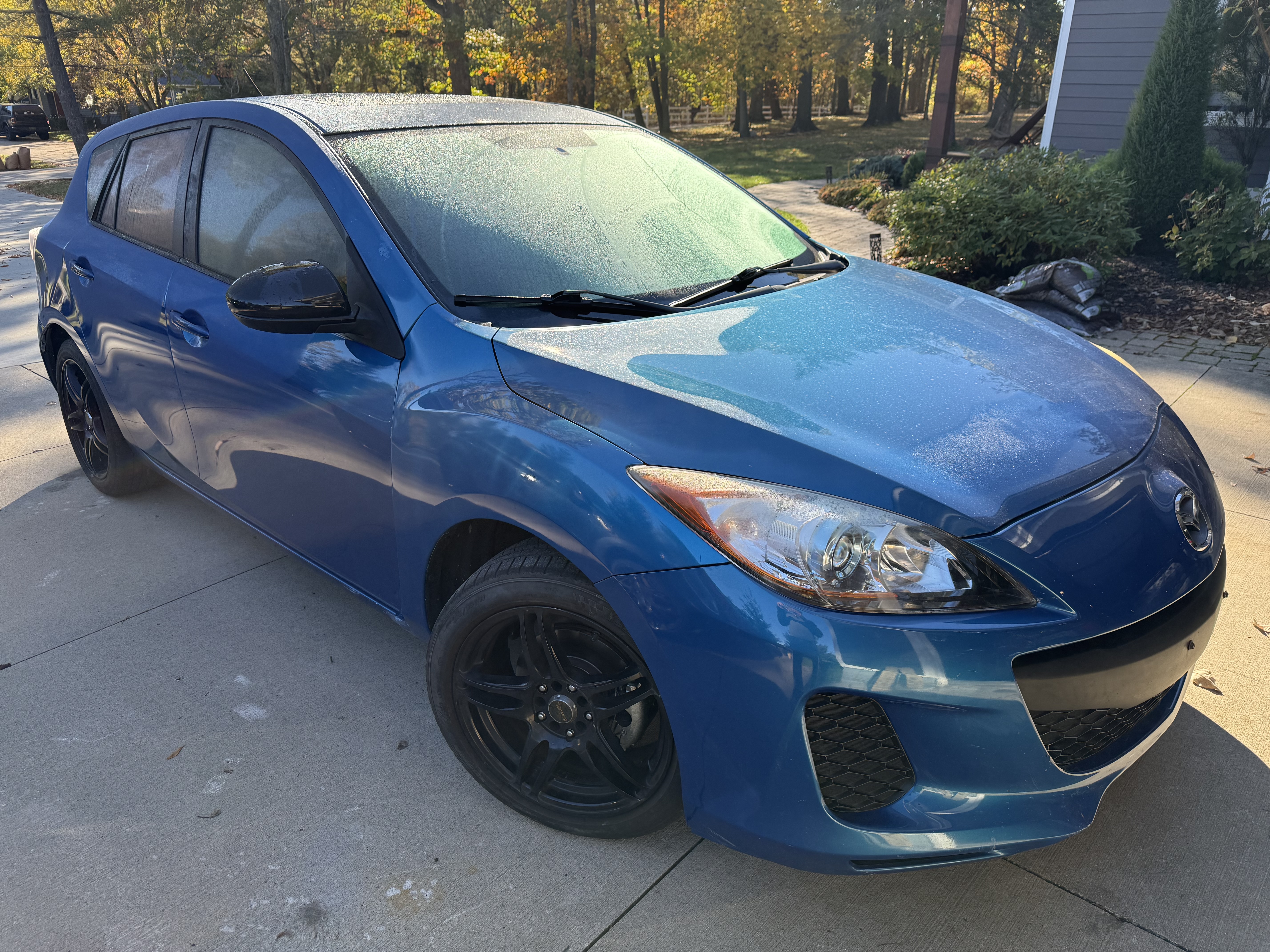 Used 2012 MAZDA MAZDA3 i Touring FWD image 2