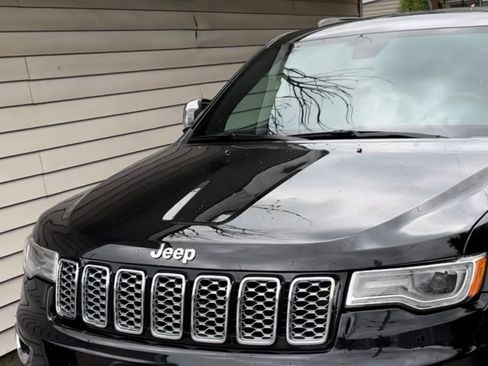 Used 2018 Jeep Grand Cherokee Overland image 3