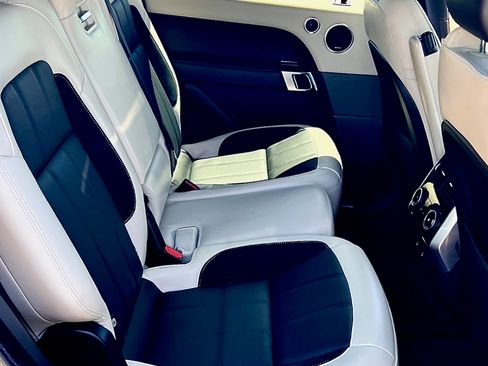 Used 2020 Land Rover Range Rover Sport HST image 24