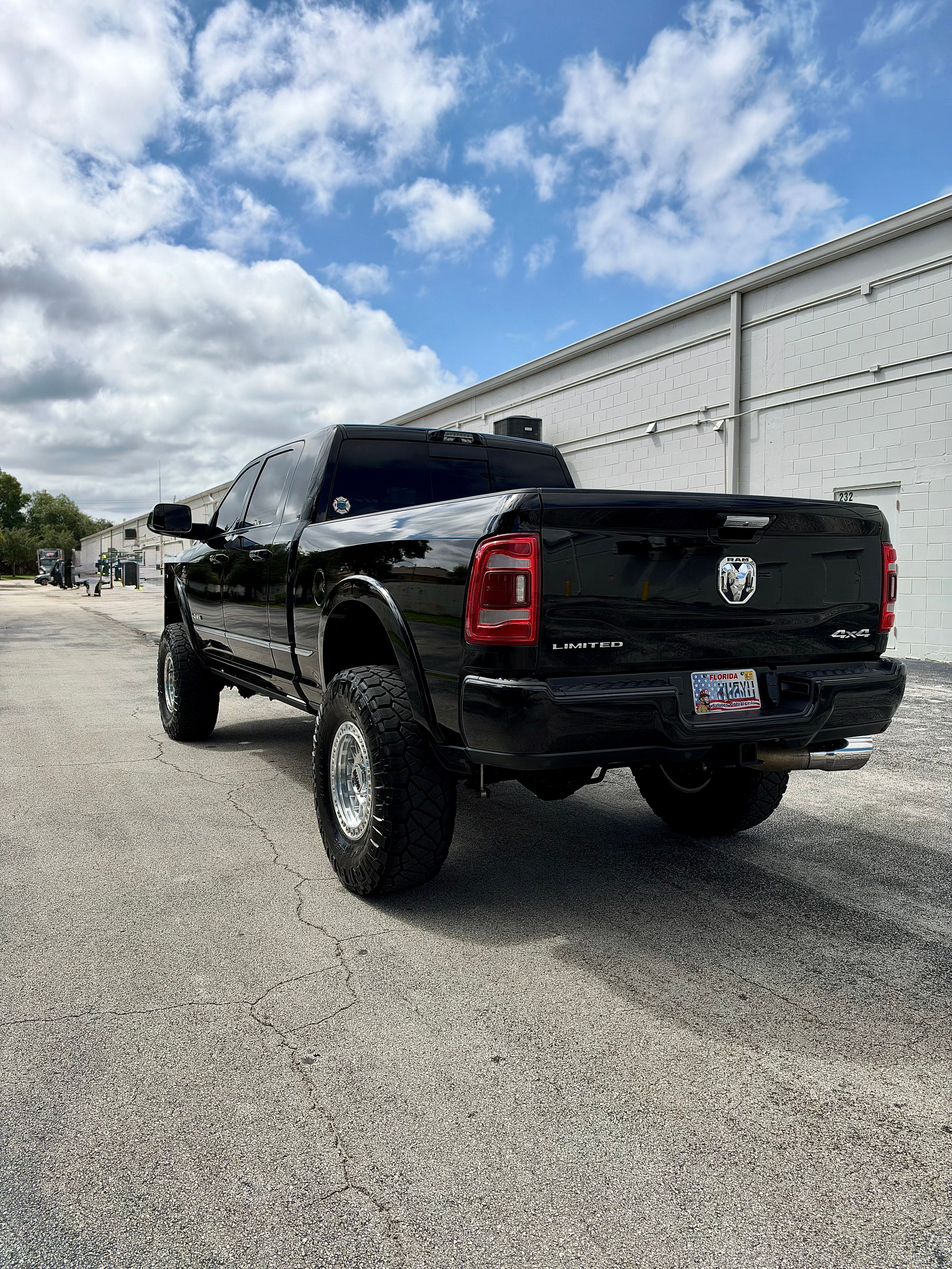 Used 2022 RAM 2500 Limited w/ Body Color Bumper Group AWD/4WD image 13