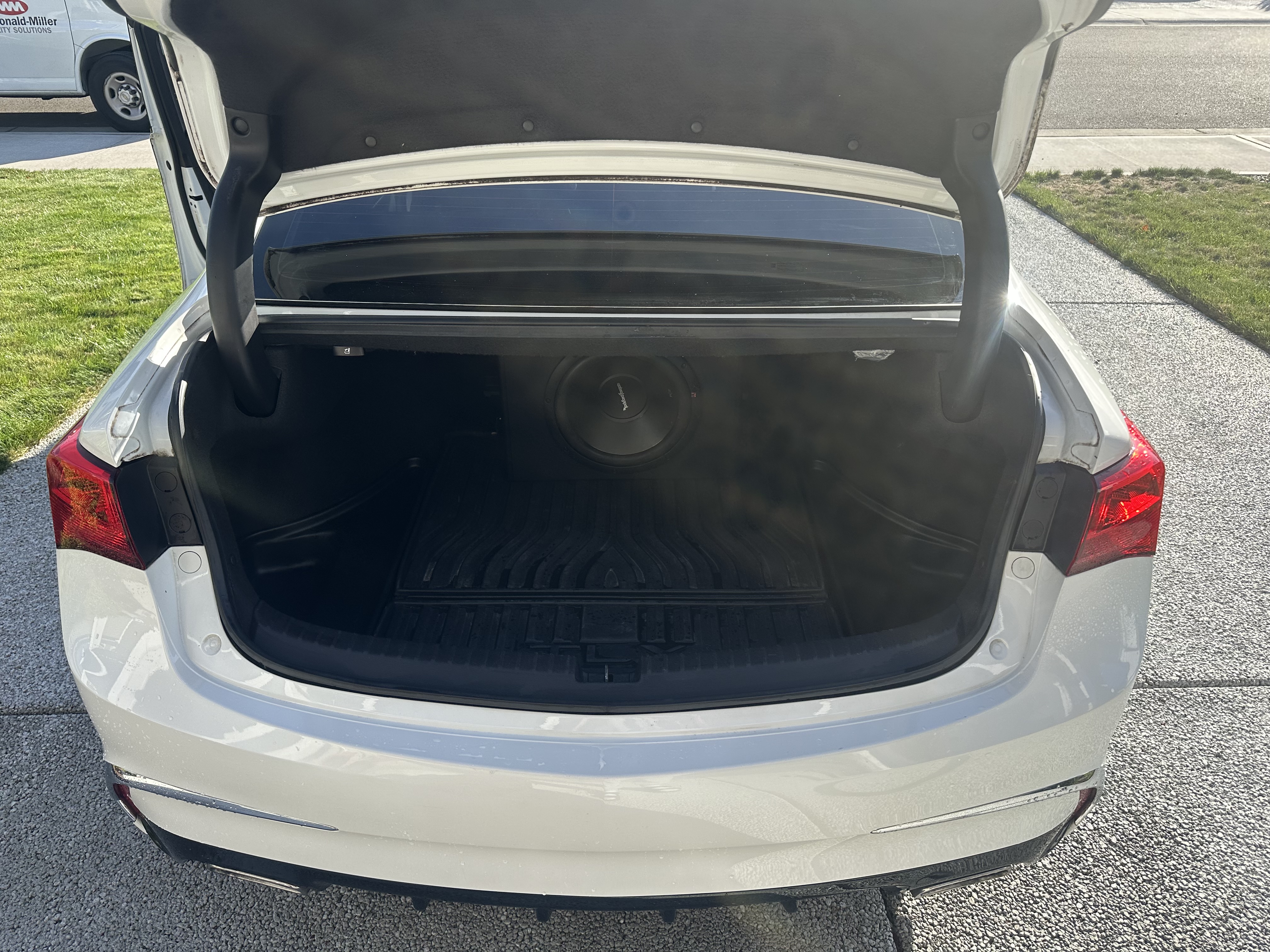 Used 2018 Acura TLX w/ Technology Package FWD image 11