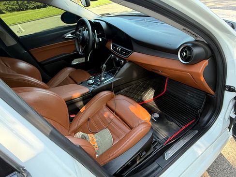 Used 2017 Alfa Romeo Giulia Ti w/ TI 19" Sport Package RWD image 14