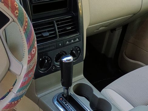 Used 2006 Ford Explorer XLT image 24