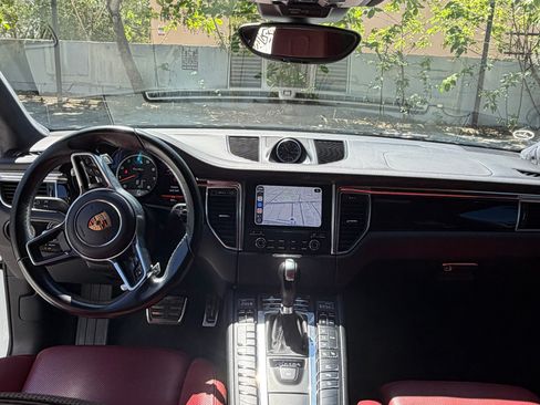 Used 2017 Porsche Macan Turbo image 22