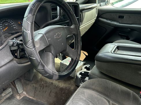 Used 2003 Chevrolet Silverado 1500 LS w/ Off-Road Package AWD/4WD image 8