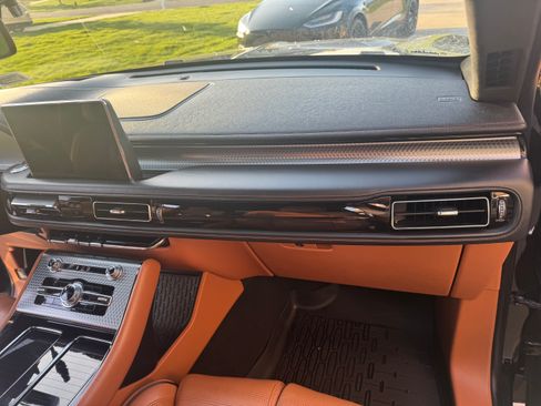 Used 2021 Lincoln Aviator Black Label w/ Dynamic Handling Package image 11