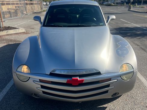 Used 2004 Chevrolet SSR w/ Preferred Equipment Group image 2