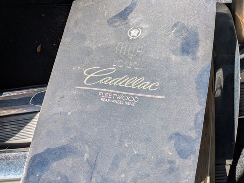Used 1993 Cadillac Fleetwood Sedan image 26