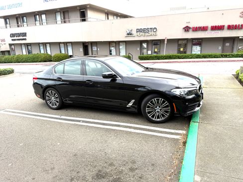 Used 2020 BMW 530e w/ Convenience Package image 1