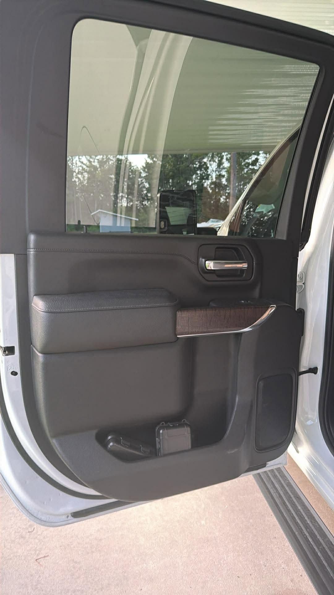 Used 2023 GMC Sierra 3500 Denali w/ Denali Ultimate Package AWD/4WD image 6