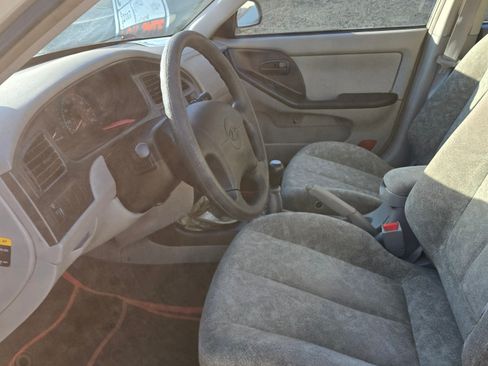 Used 2001 Hyundai Elantra GLS image 4