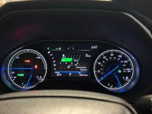 Used 2022 Toyota Venza Limited image 2