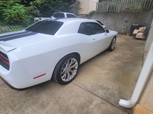 Used 2016 Dodge Challenger SRT w/ Technology Group RWD image 11