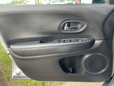 Used 2019 Honda HR-V Touring image 13