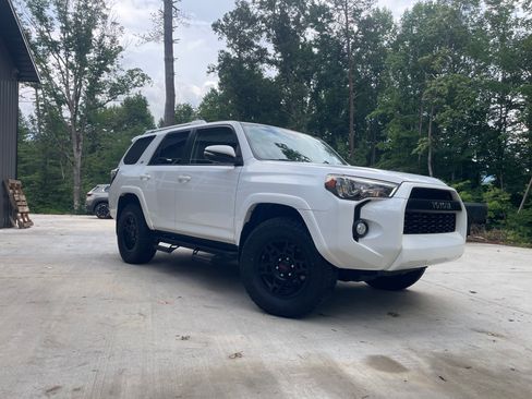 Used 2018 Toyota 4Runner SR5 Premium AWD/4WD image 6