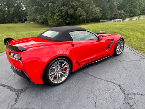 Used 2015 Chevrolet Corvette Z06 w/ 3LZ Preferred Equipment Group RWD image 28
