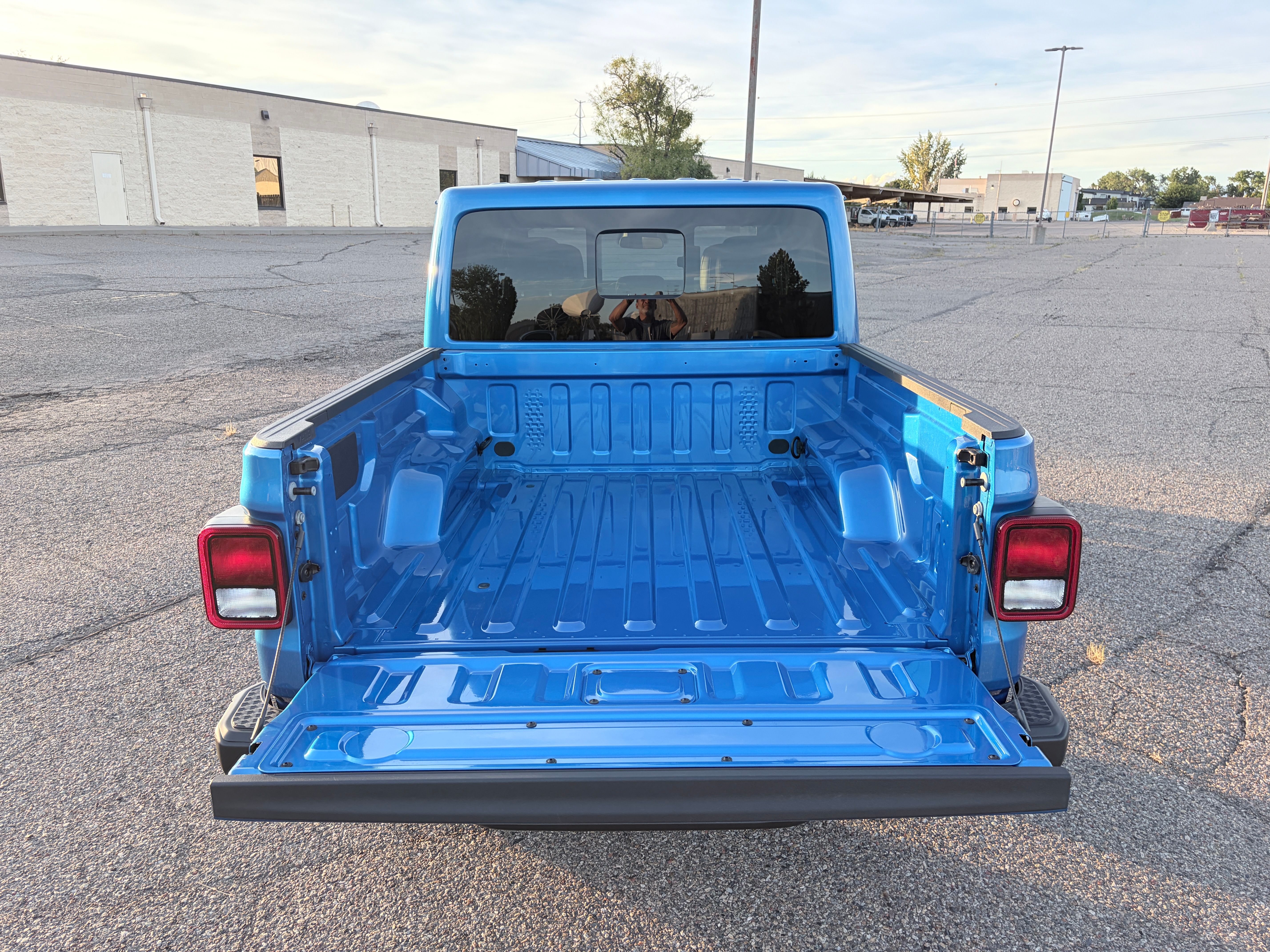 Used 2026 Jeep Gladiator Sport AWD/4WD image 10