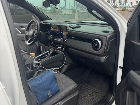 Used 2024 Chevrolet Colorado Z71 w/ Z71 Convenience Package 2 AWD/4WD image 9