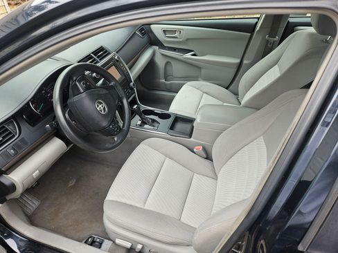 Used 2015 Toyota Camry LE image 8