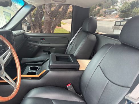 Used 2005 Chevrolet Silverado 1500 W/T RWD image 5