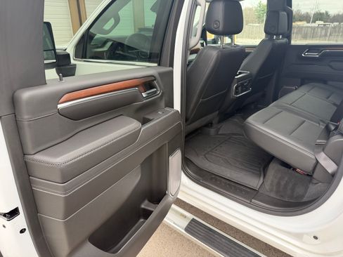 Used 2024 GMC Sierra 3500 Denali w/ Denali Reserve Package image 8