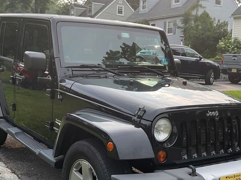 Used 2012 Jeep Wrangler Unlimited Sahara w/ Connectivity Group AWD/4WD image 1