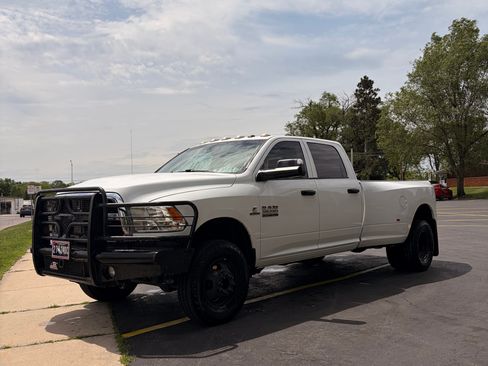 Used 2018 RAM 3500 Tradesman w/ Chrome Appearance Group AWD/4WD image 2