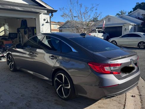 Used 2018 Honda Accord Sport image 5