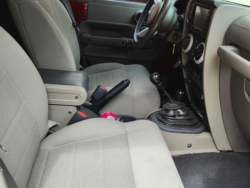 Used 2009 Jeep Wrangler Unlimited Sahara w/ Trailer Tow Group image 10