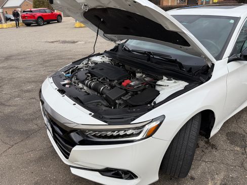 Used 2022 Honda Accord Sport image 2