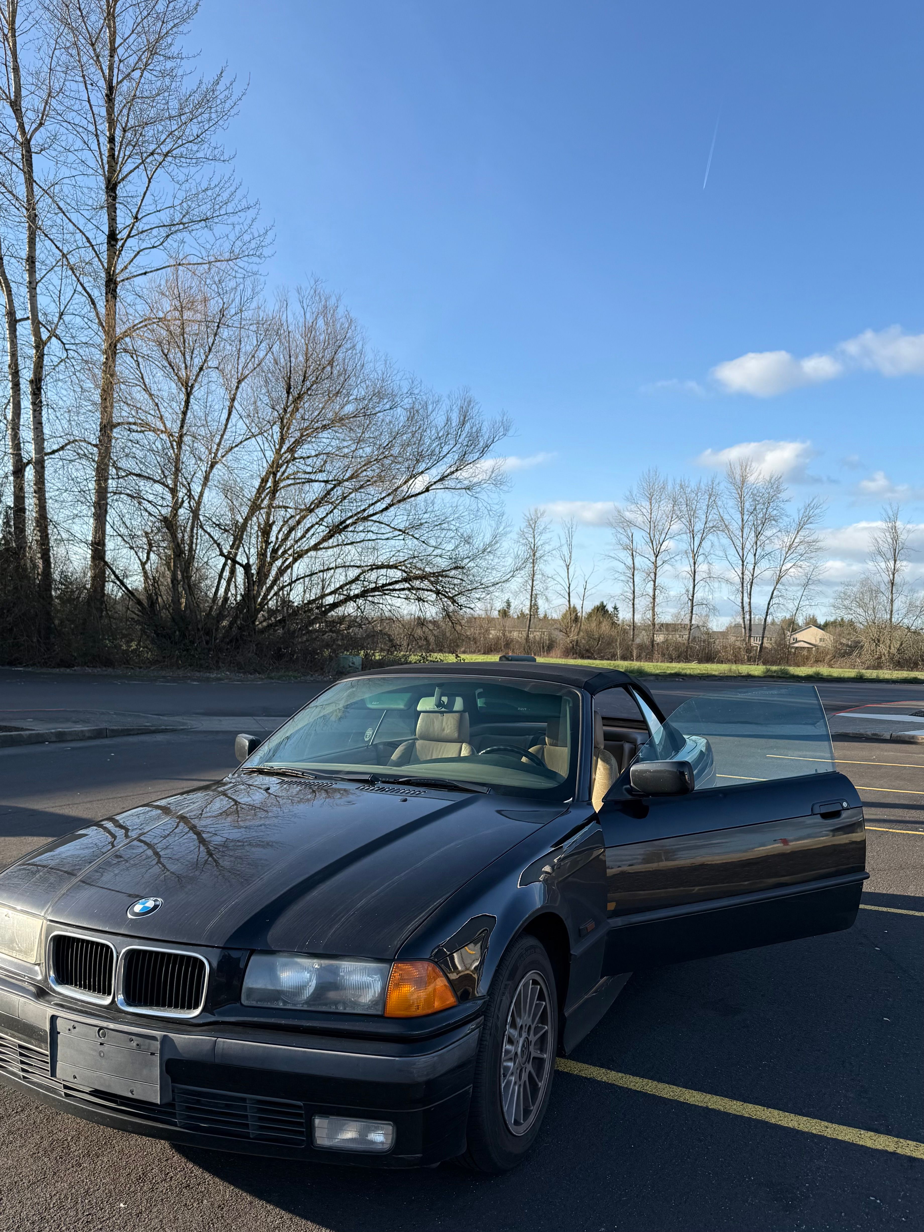 Used 1996 BMW 318i Convertible RWD image 2