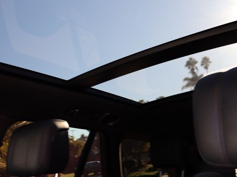 Used 2019 Land Rover Range Rover HSE image 15