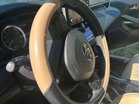 Used 2021 Toyota Corolla LE w/ Carpet Mat Package (TMS) FWD image 6
