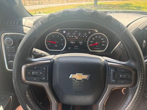 Used 2022 Chevrolet Silverado 2500 High Country w/ Safety Package II AWD/4WD image 24