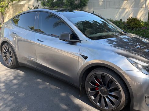 Used 2024 Tesla Model Y Performance image 6