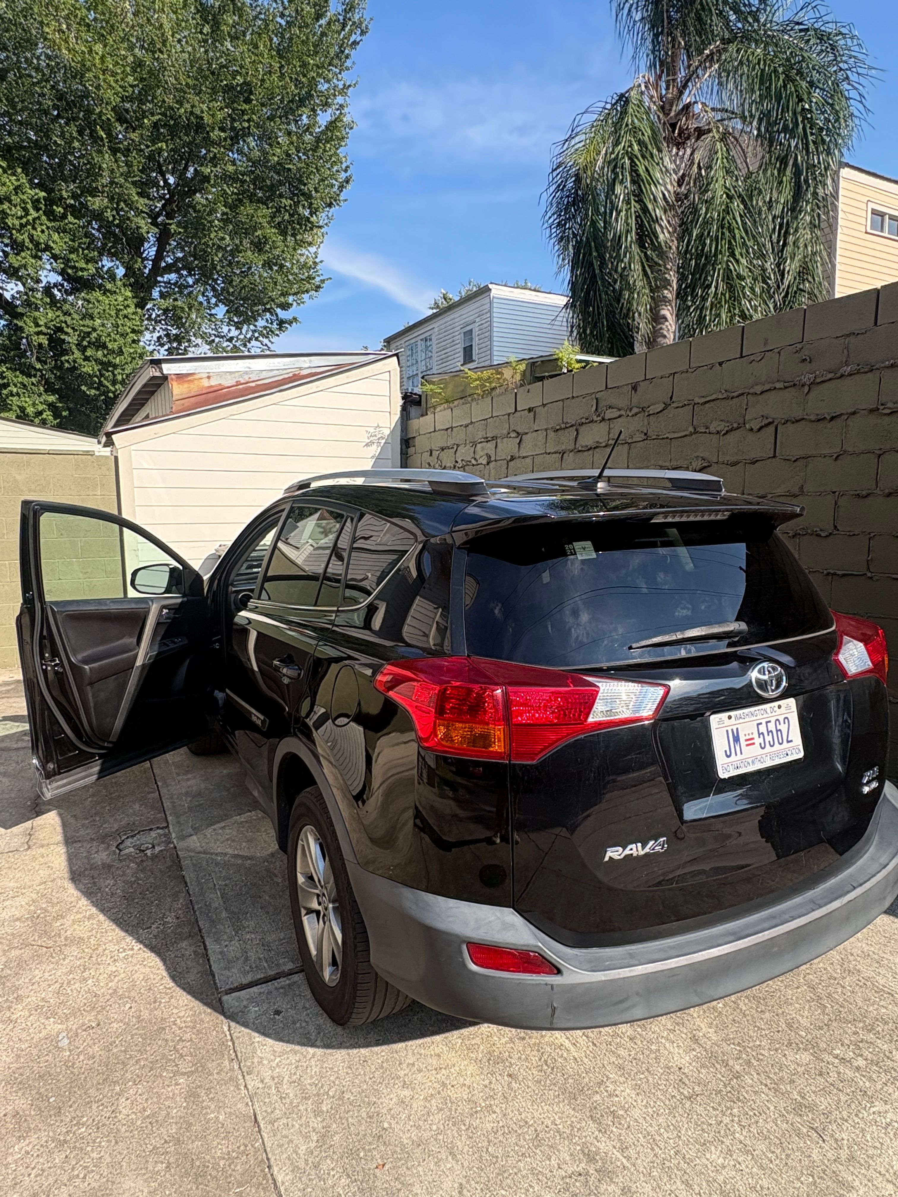 Used 2015 Toyota RAV4 XLE AWD/4WD image 4