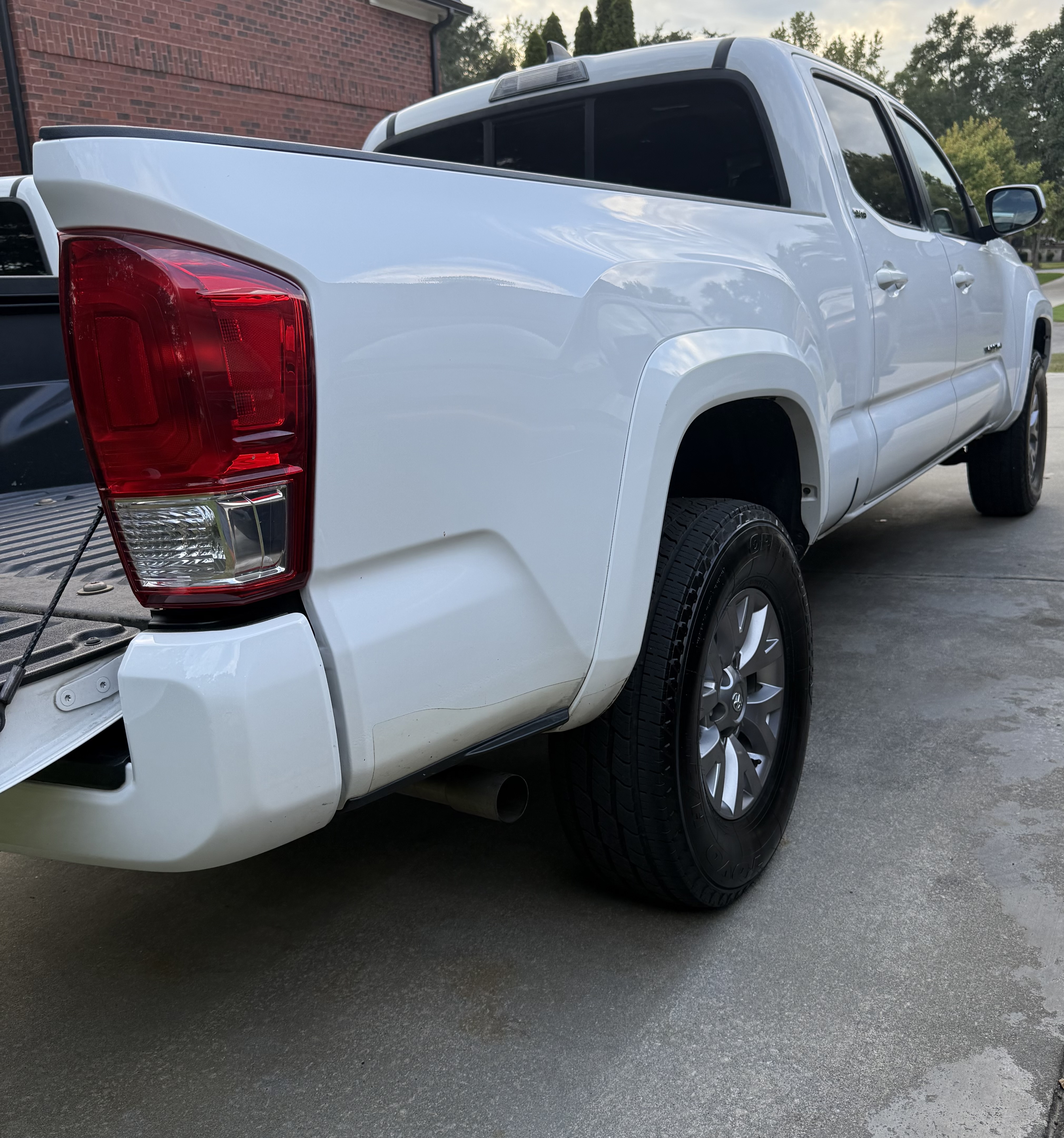 Used 2017 Toyota Tacoma TRD Sport AWD/4WD image 26