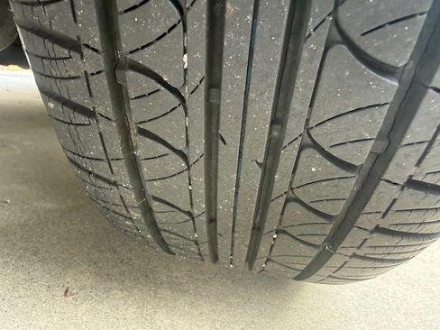 Used 2005 Cadillac De Ville Sedan image 23