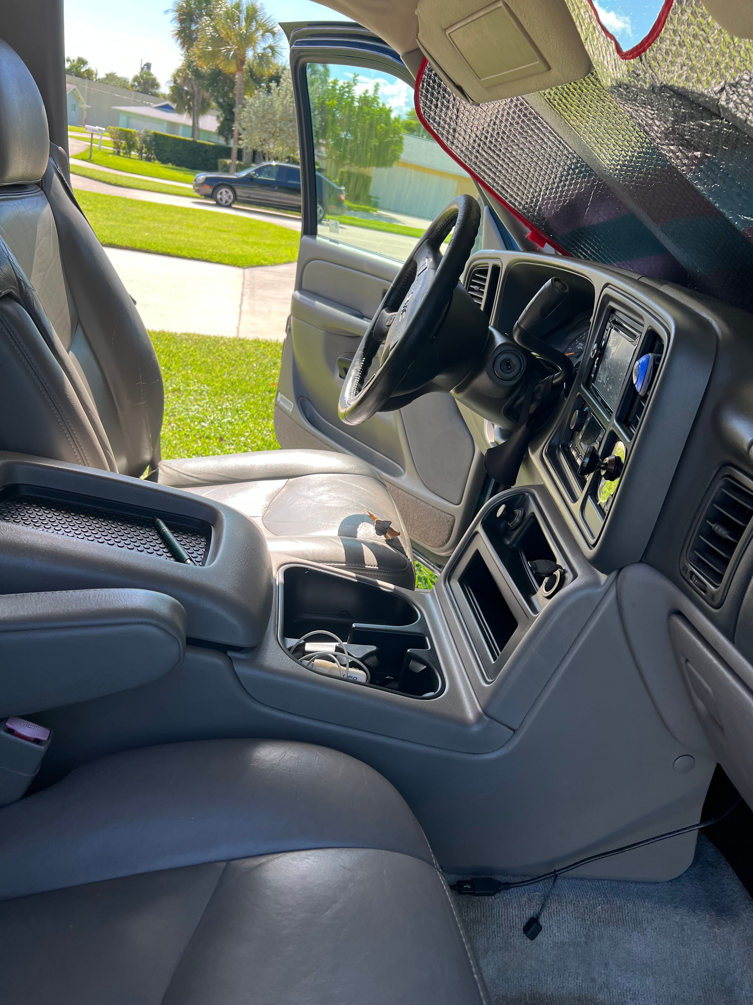 Used 2005 GMC Yukon XL SLT w/ SLT Preferred Equipment Group RWD image 8