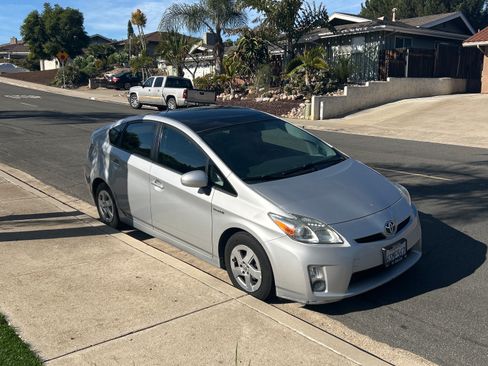 Used 2011 Toyota Prius Four image 1