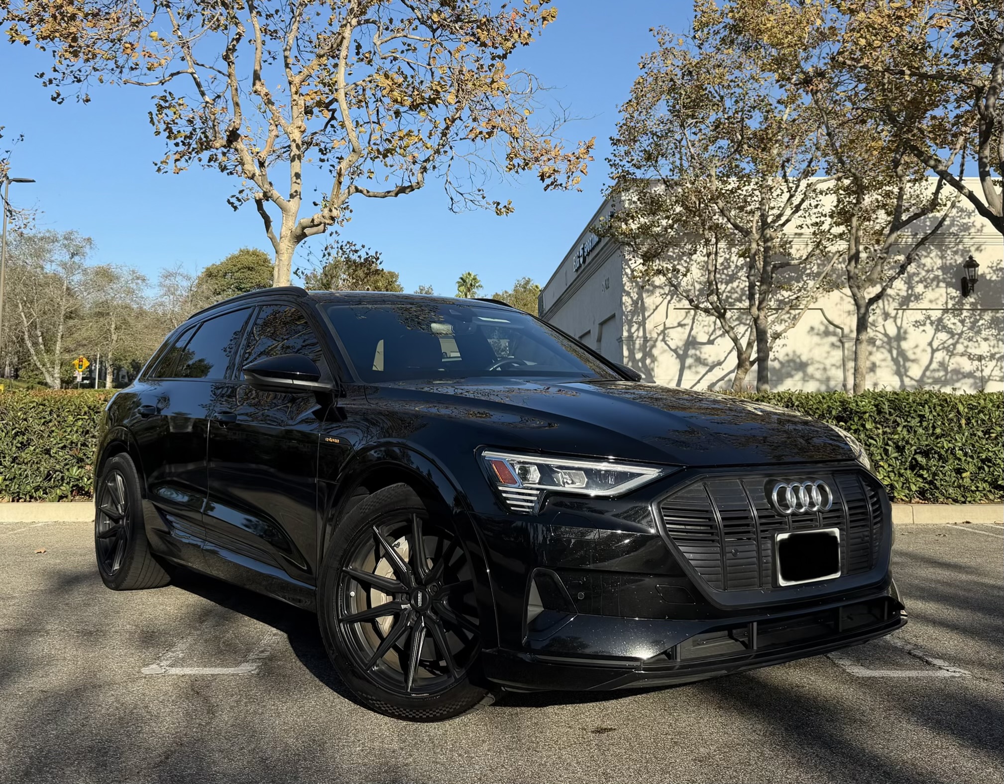 Used 2022 Audi e-tron Premium AWD/4WD image 1
