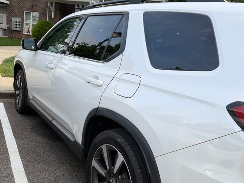 Used 2023 Honda Pilot Touring image 9