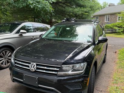 Used 2018 Volkswagen Tiguan SE w/ Panoramic Sunroof Package