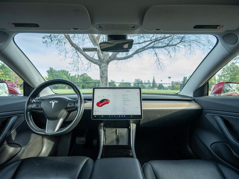 Used 2018 Tesla Model 3 Long Range image 2