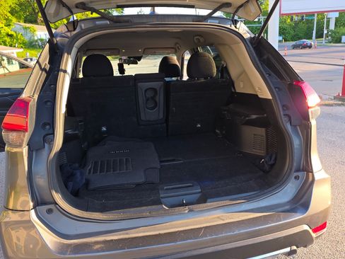 Used 2019 Nissan Rogue SV AWD/4WD image 1