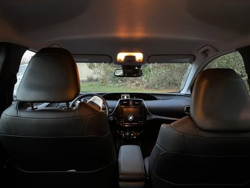 Used 2017 Toyota Prius Four Touring image 12