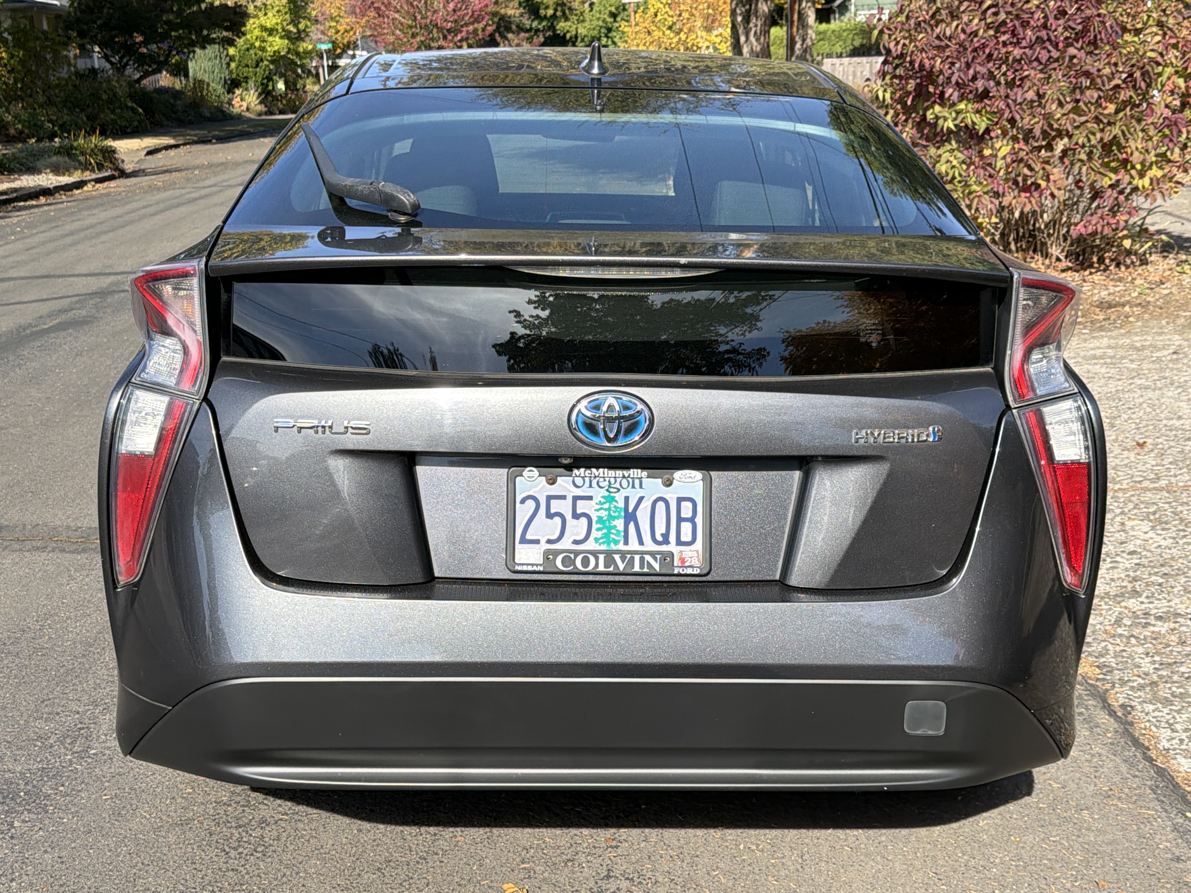 Used 2016 Toyota Prius Two FWD image 2