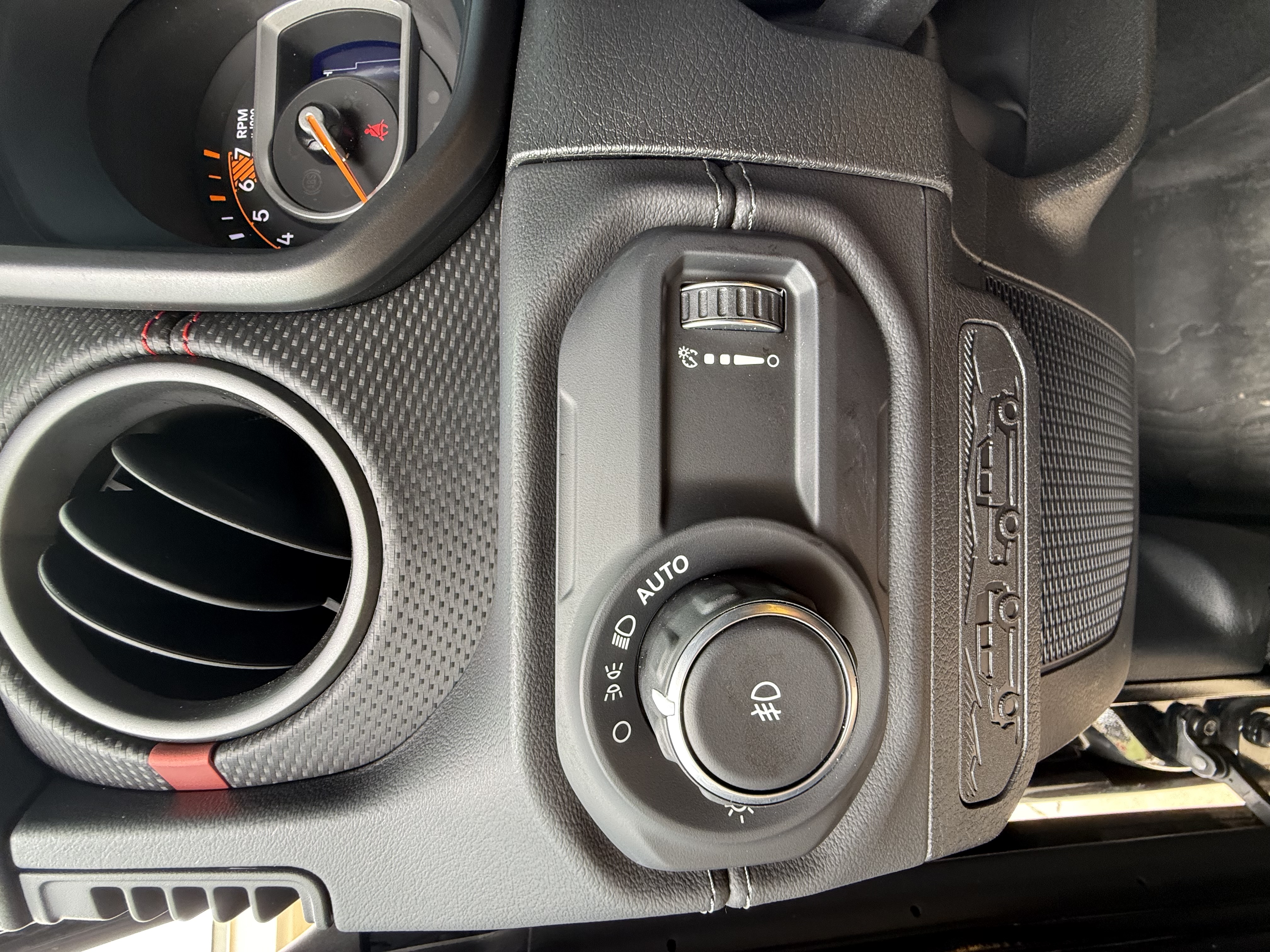 Used 2024 Jeep Wrangler Rubicon w/ Convenience Group AWD/4WD image 17