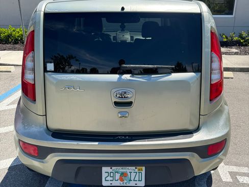 Used 2012 Kia Soul + w/ Audio Pkg image 12