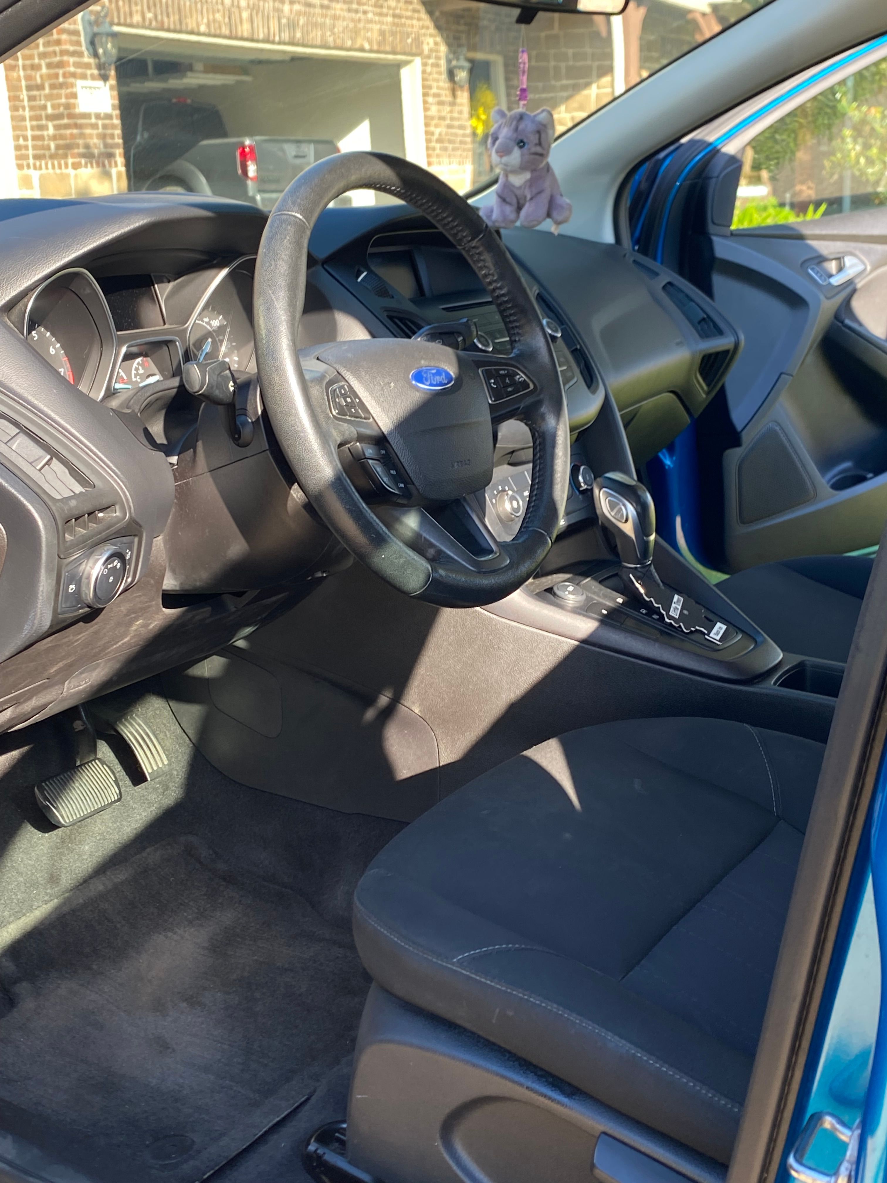 Used 2015 Ford Focus SE w/ SE Cold Weather Package FWD image 17